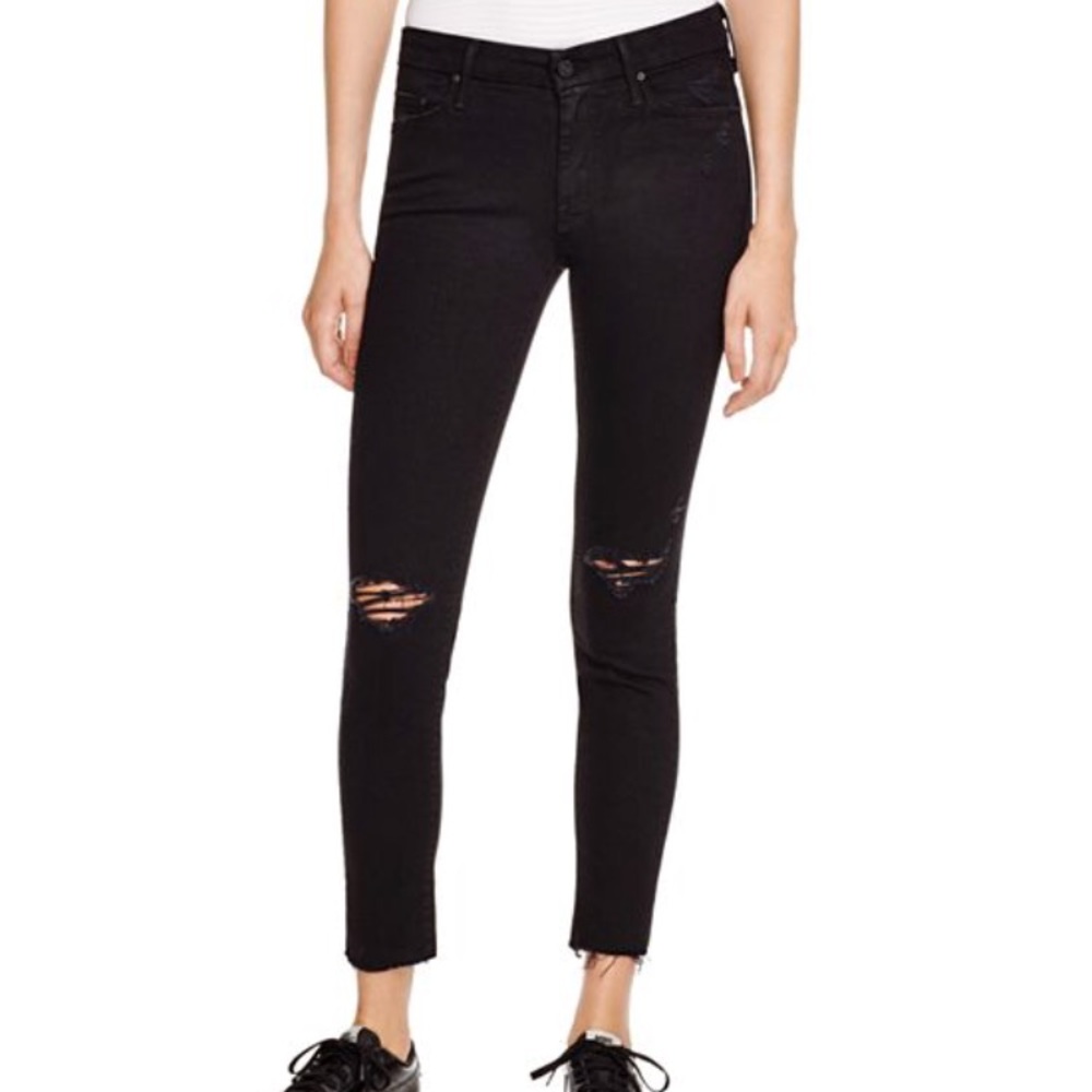 Mother Looker Ankle Fray in Black - Size 27